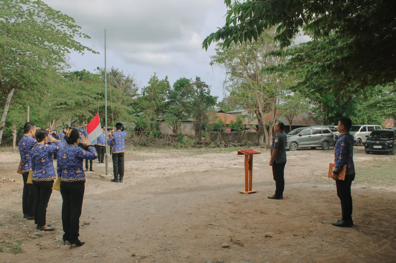 Foto Upacara Peringatan Hari Pahlawan di Kantor Bawaslu Kabupaten Rote Ndao (Senin, 10/11/2025)